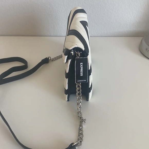 Express Cross Body - Picture 5 of 10